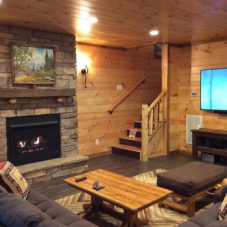 גטלינבורג Ridge View Lodge Nature And Mountain View - Hot Tub - Firepit - Yard - Games מראה חיצוני תמונה