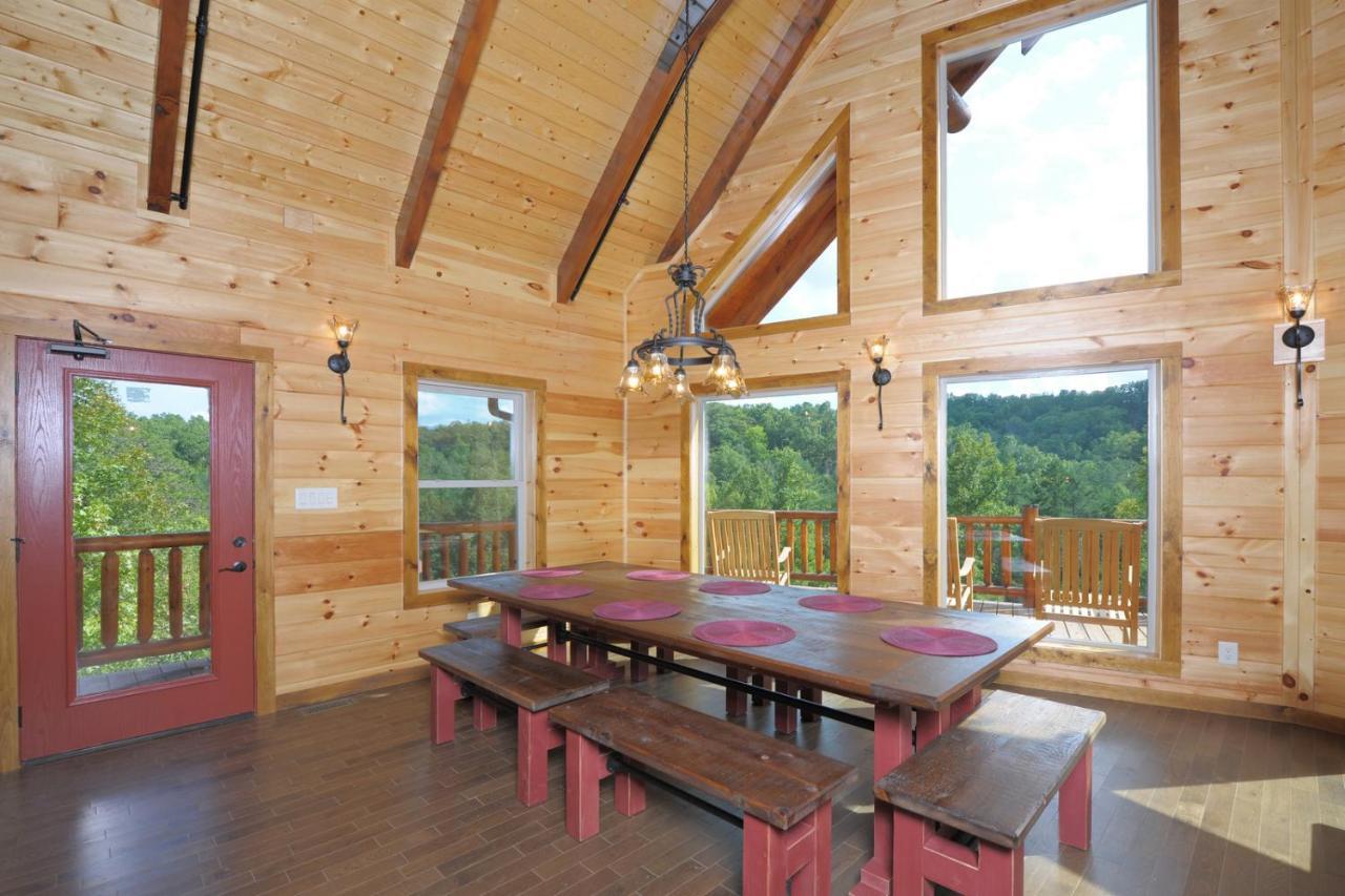 גטלינבורג Ridge View Lodge Nature And Mountain View - Hot Tub - Firepit - Yard - Games מראה חיצוני תמונה