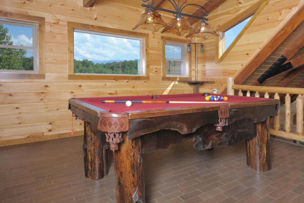 גטלינבורג Ridge View Lodge Nature And Mountain View - Hot Tub - Firepit - Yard - Games מראה חיצוני תמונה