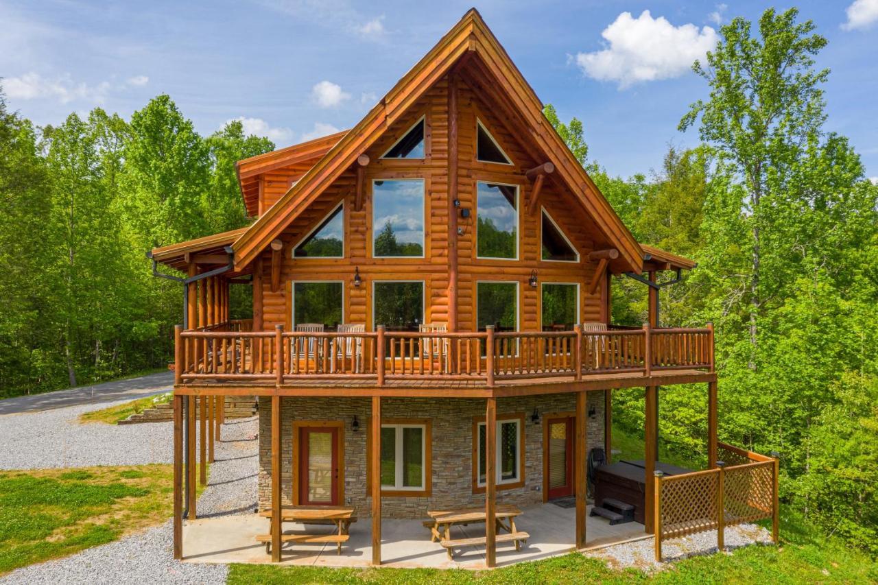 גטלינבורג Ridge View Lodge Nature And Mountain View - Hot Tub - Firepit - Yard - Games מראה חיצוני תמונה