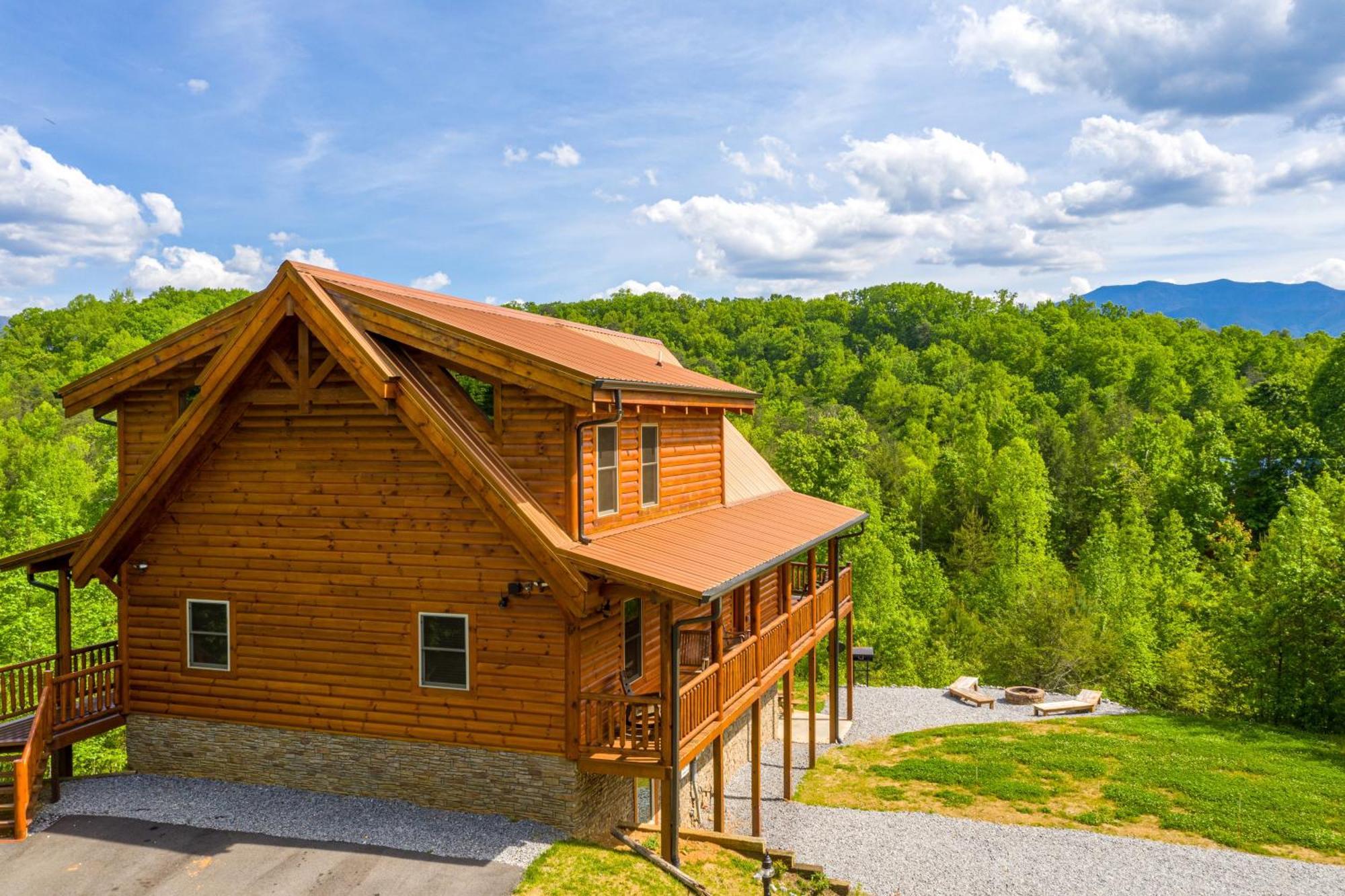 גטלינבורג Ridge View Lodge Nature And Mountain View - Hot Tub - Firepit - Yard - Games מראה חיצוני תמונה