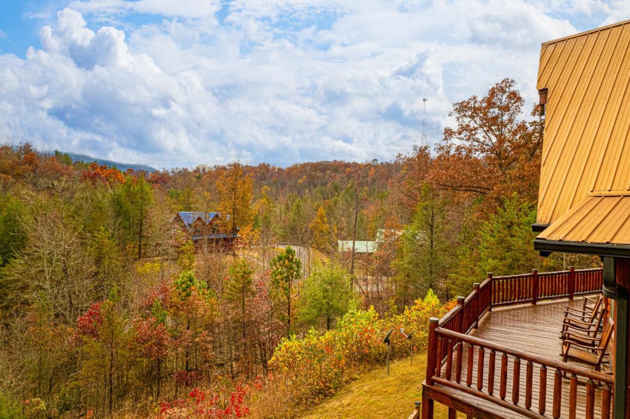 גטלינבורג Ridge View Lodge Nature And Mountain View - Hot Tub - Firepit - Yard - Games מראה חיצוני תמונה