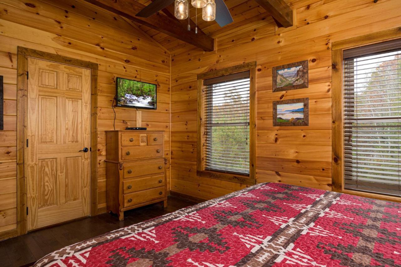 גטלינבורג Ridge View Lodge Nature And Mountain View - Hot Tub - Firepit - Yard - Games מראה חיצוני תמונה