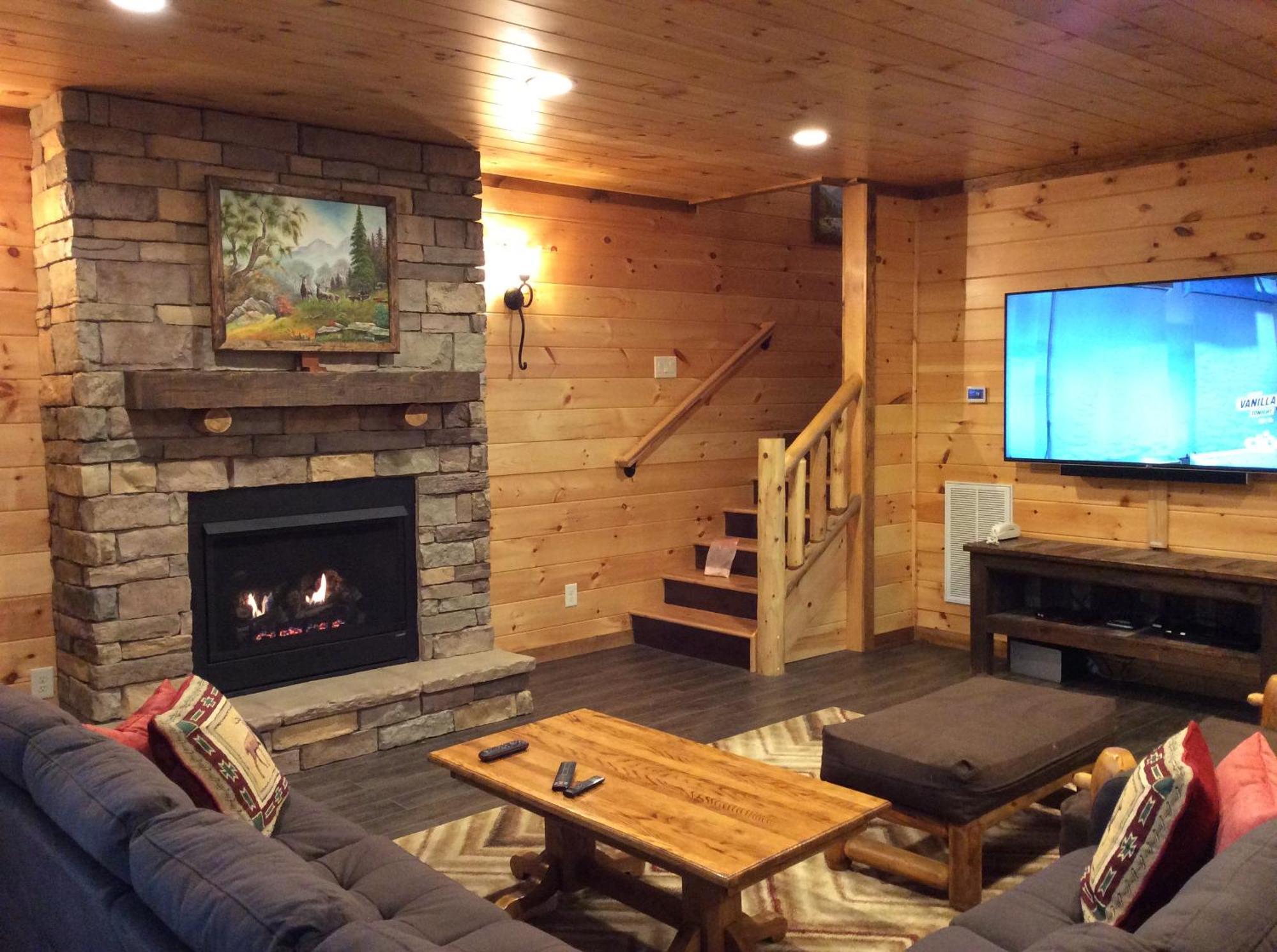 גטלינבורג Ridge View Lodge Nature And Mountain View - Hot Tub - Firepit - Yard - Games מראה חיצוני תמונה