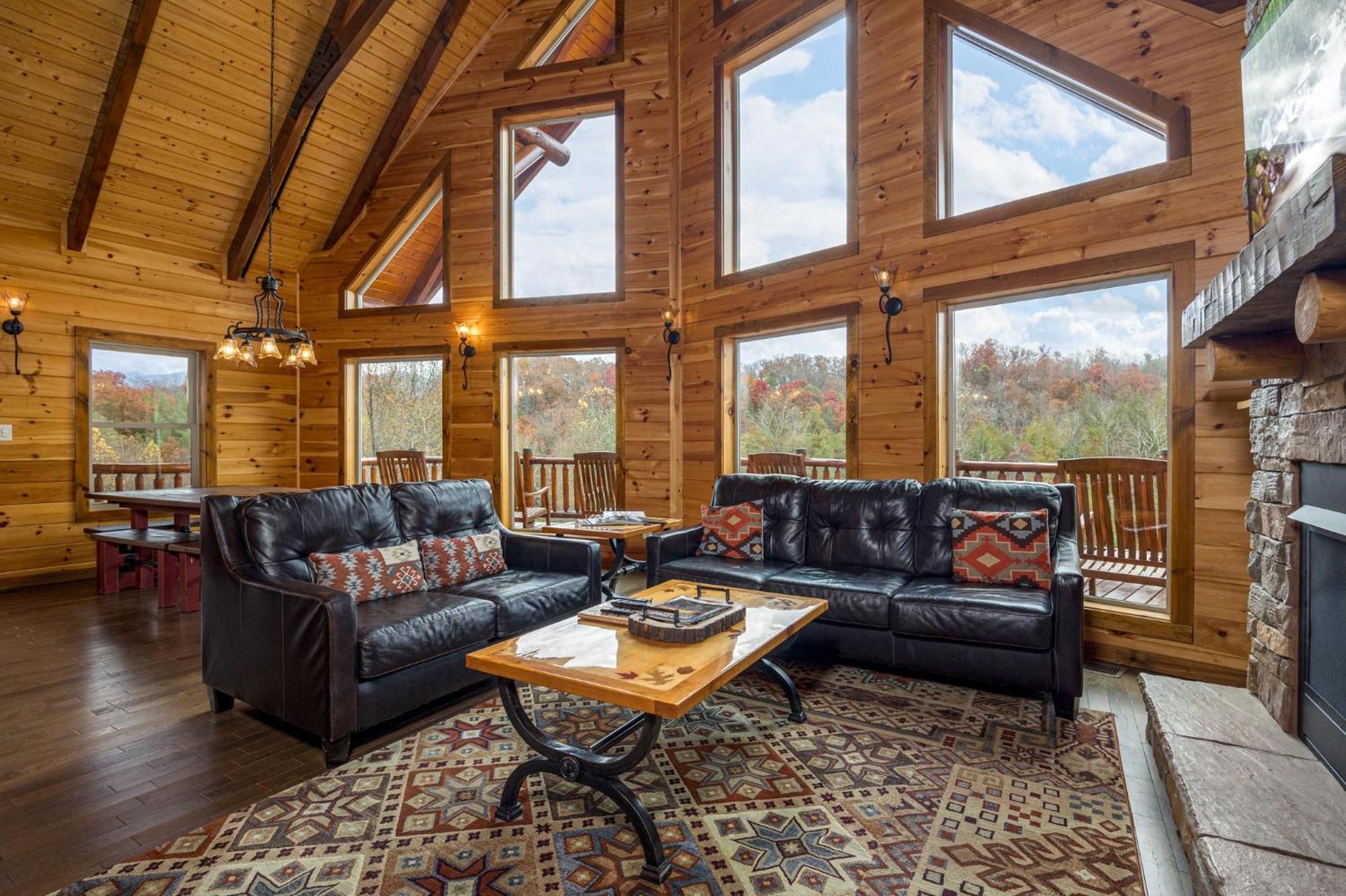 גטלינבורג Ridge View Lodge Nature And Mountain View - Hot Tub - Firepit - Yard - Games מראה חיצוני תמונה
