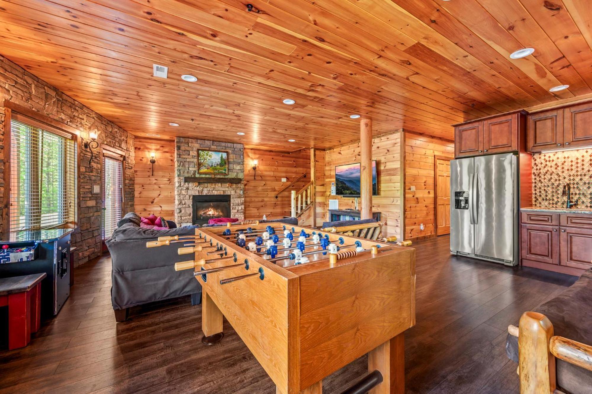 גטלינבורג Ridge View Lodge Nature And Mountain View - Hot Tub - Firepit - Yard - Games מראה חיצוני תמונה