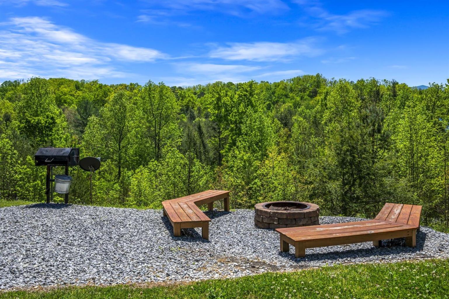 גטלינבורג Ridge View Lodge Nature And Mountain View - Hot Tub - Firepit - Yard - Games מראה חיצוני תמונה