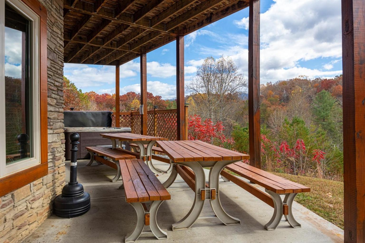 גטלינבורג Ridge View Lodge Nature And Mountain View - Hot Tub - Firepit - Yard - Games מראה חיצוני תמונה