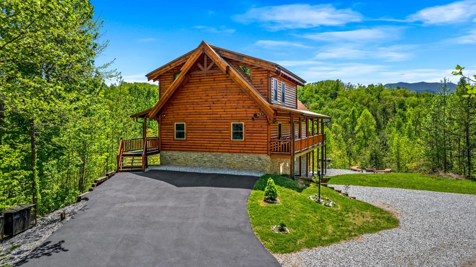גטלינבורג Ridge View Lodge Nature And Mountain View - Hot Tub - Firepit - Yard - Games מראה חיצוני תמונה