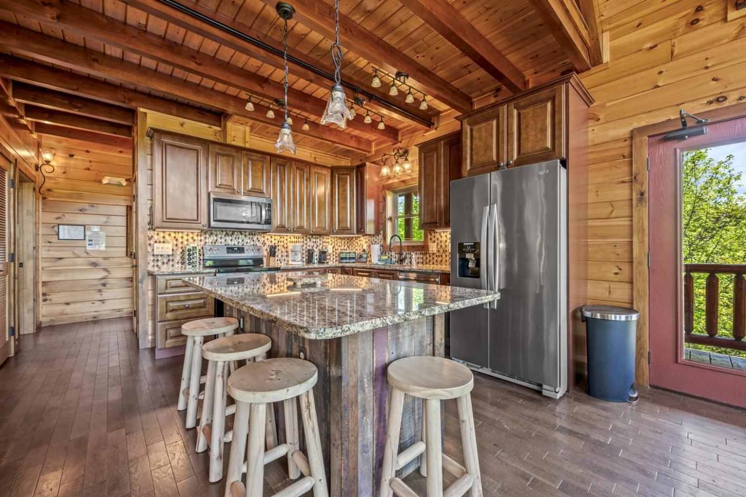 גטלינבורג Ridge View Lodge Nature And Mountain View - Hot Tub - Firepit - Yard - Games מראה חיצוני תמונה
