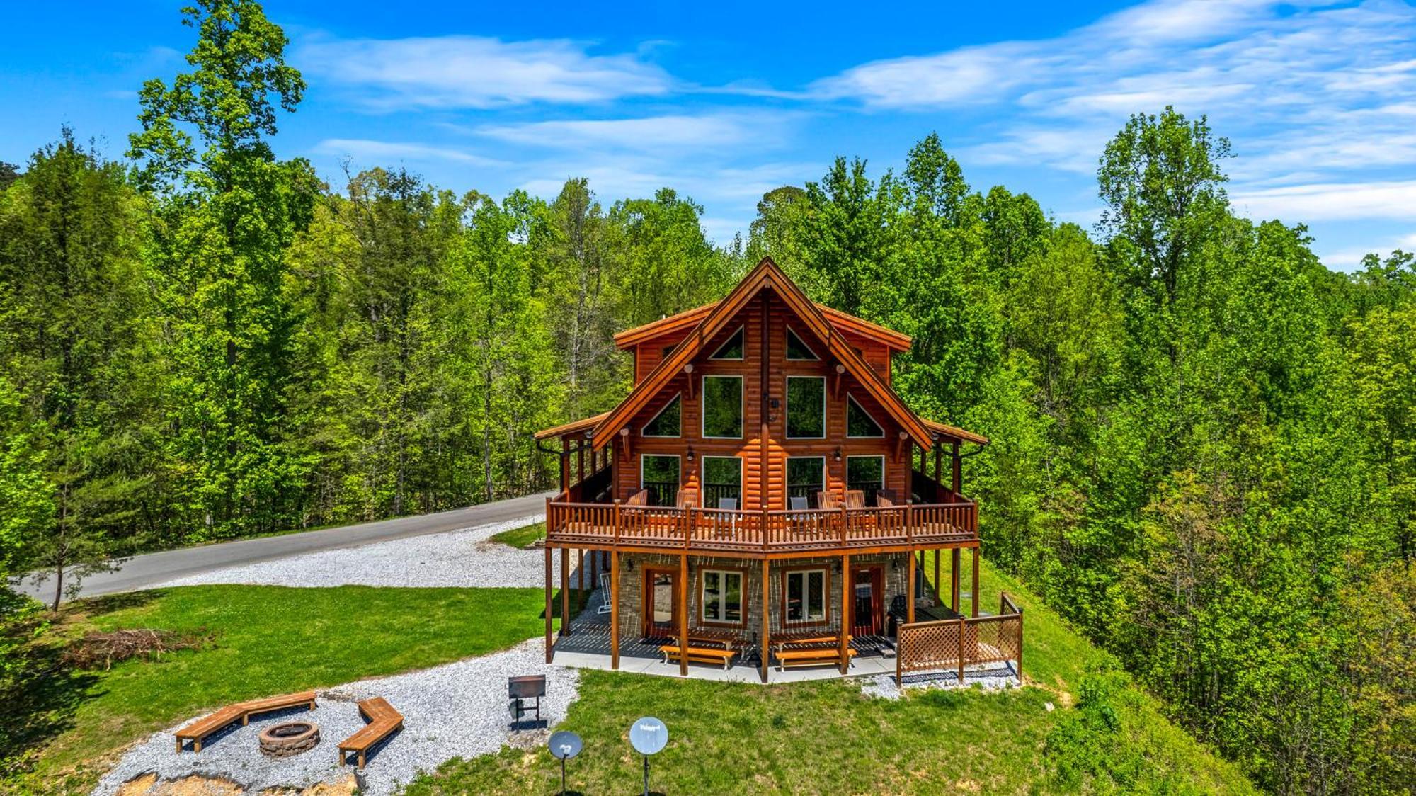 גטלינבורג Ridge View Lodge Nature And Mountain View - Hot Tub - Firepit - Yard - Games מראה חיצוני תמונה